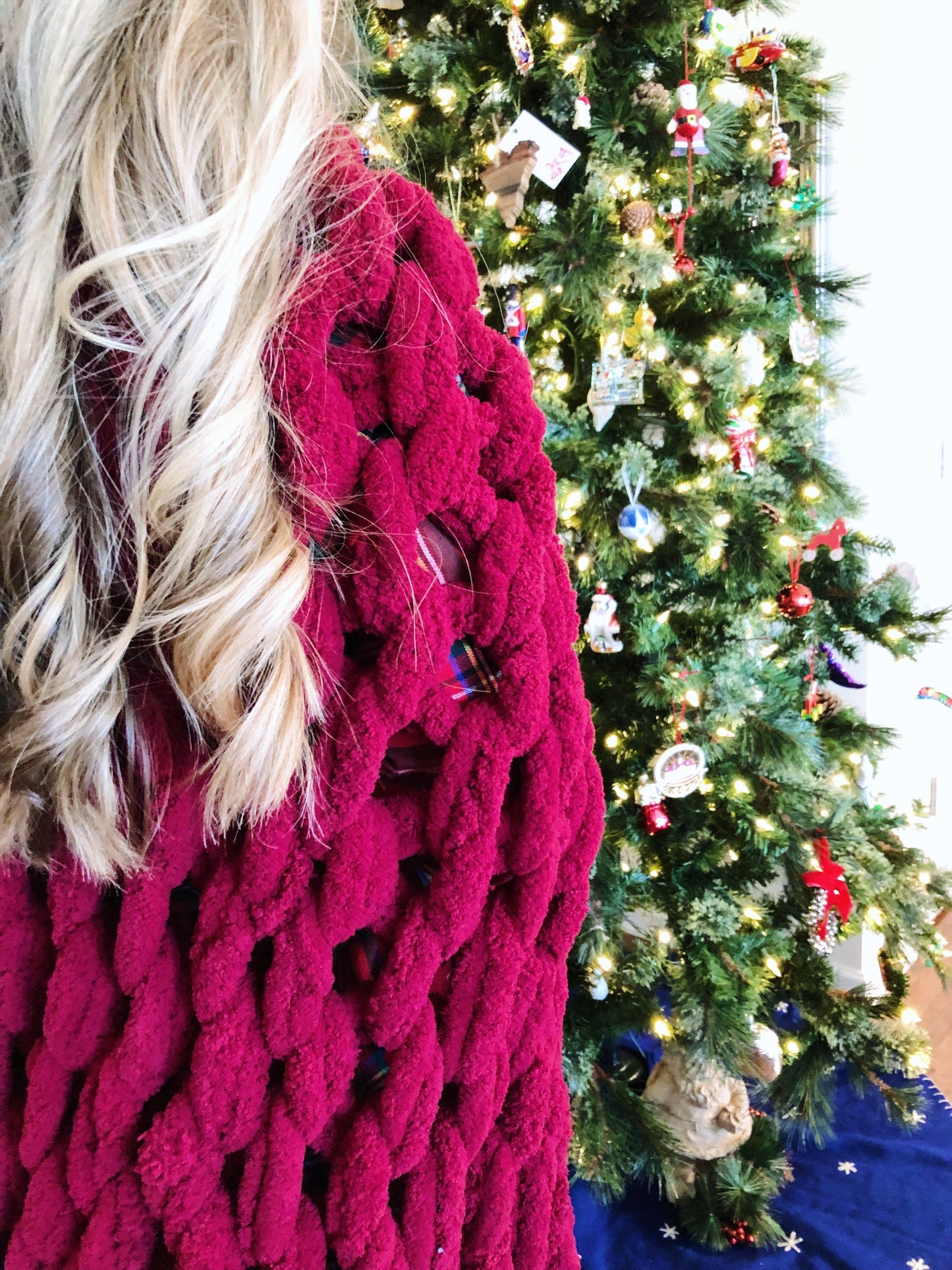 Chunky Knit Blanket in Cherry Red