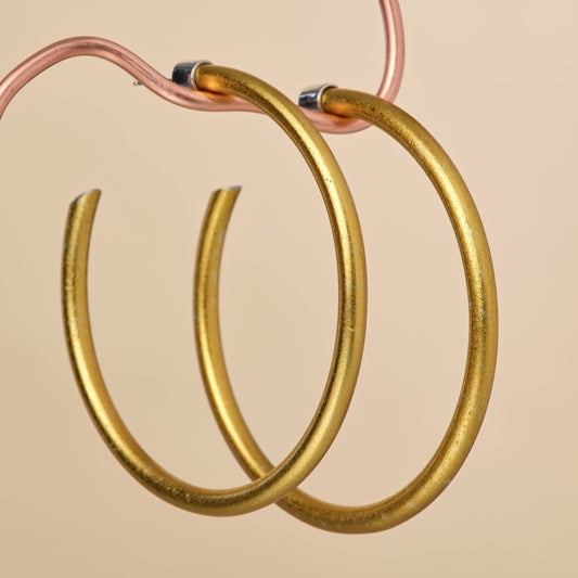 NEW VIRTUOUS CIRCLE GOLD TONE JUMBO HOOP EARRINGS